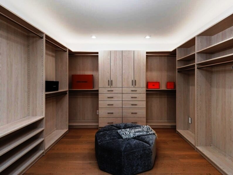 Walk-in Closet